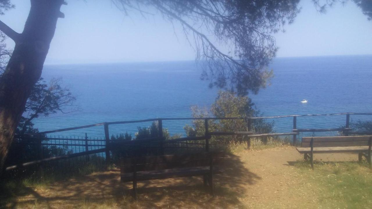 Bed and Breakfast Il Capriolo Celle Ligure Exterior foto